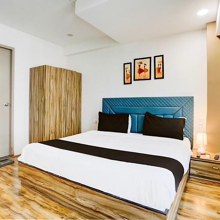Super Collection O Vesu Surat Formerly Hotel Signature Bagian luar foto