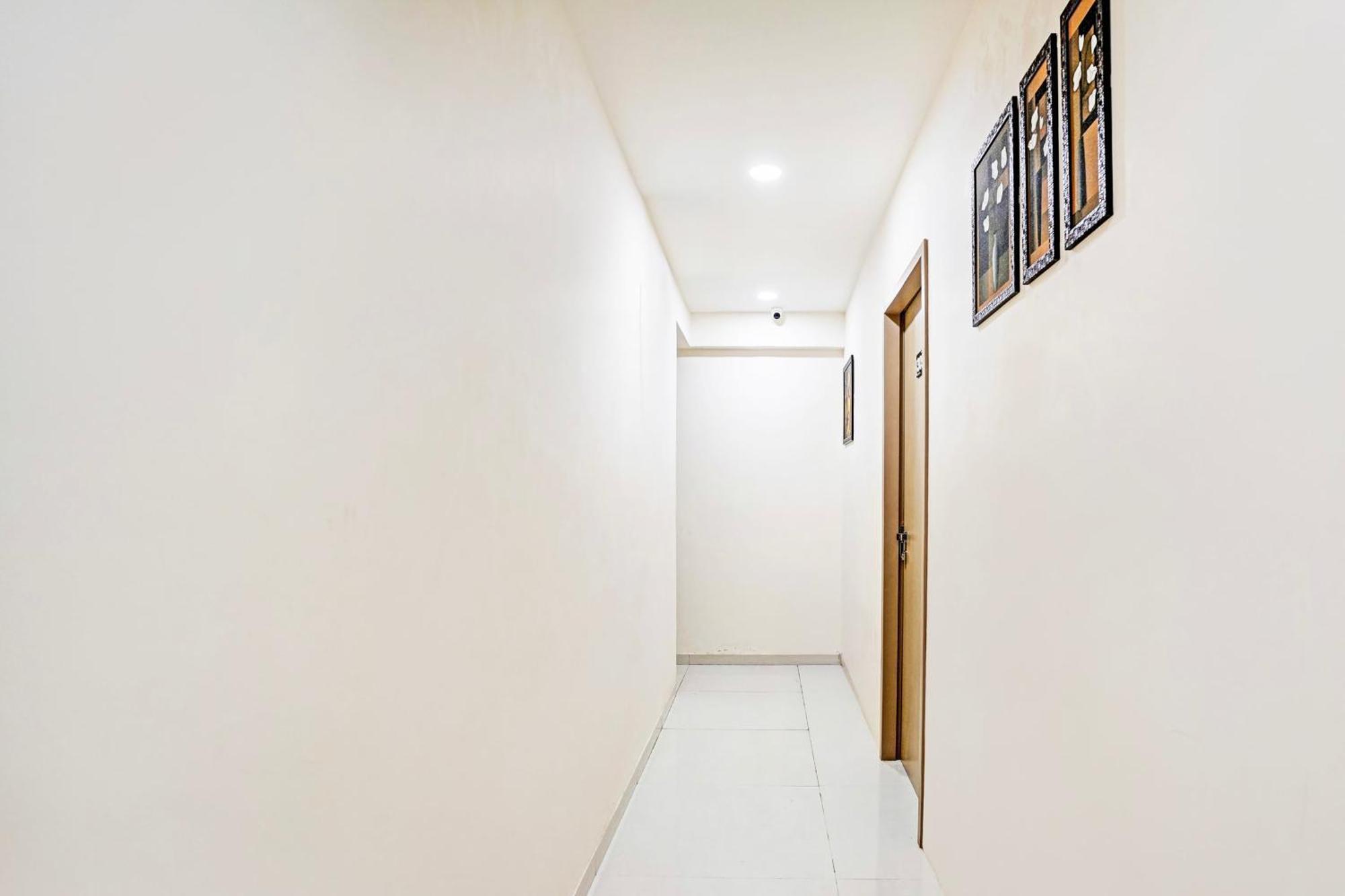 Super Collection O Vesu Surat Formerly Hotel Signature Bagian luar foto