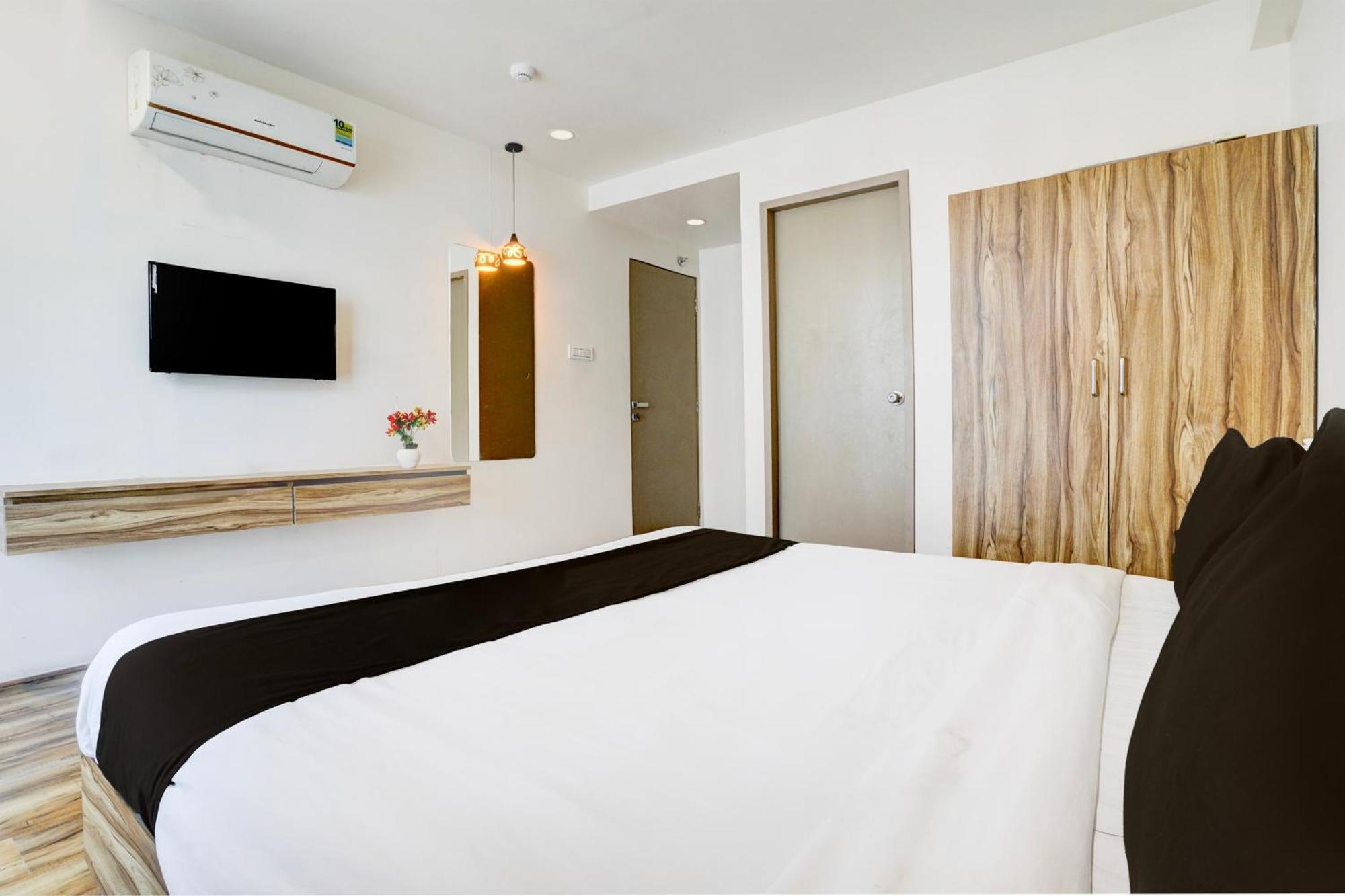 Super Collection O Vesu Surat Formerly Hotel Signature Bagian luar foto
