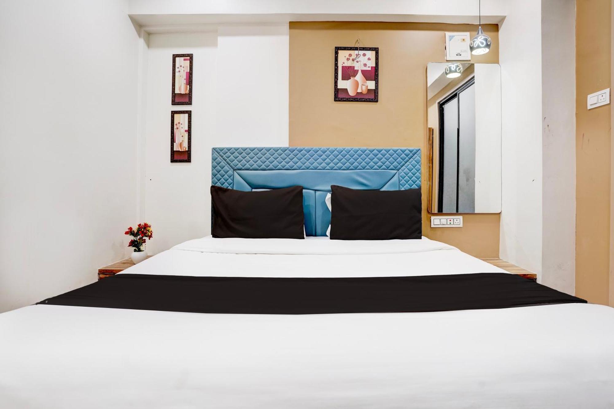 Super Collection O Vesu Surat Formerly Hotel Signature Bagian luar foto