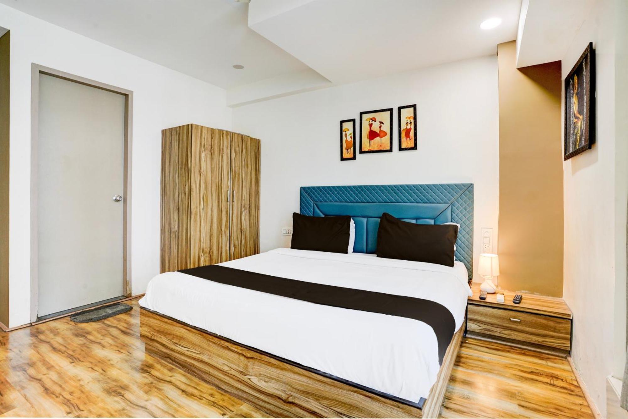 Super Collection O Vesu Surat Formerly Hotel Signature Bagian luar foto
