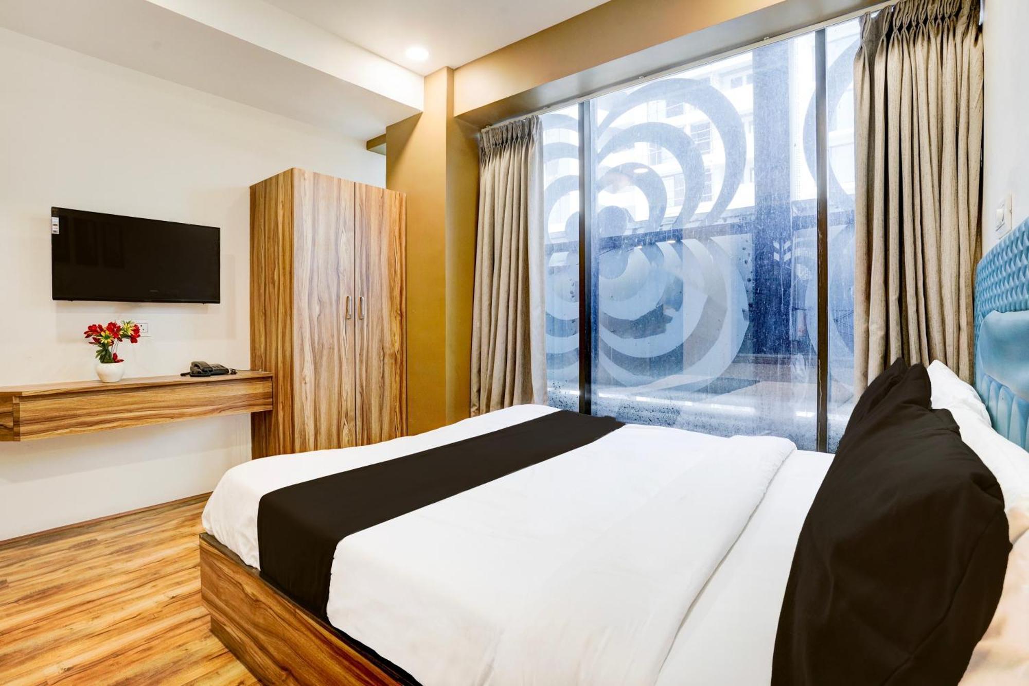 Super Collection O Vesu Surat Formerly Hotel Signature Bagian luar foto